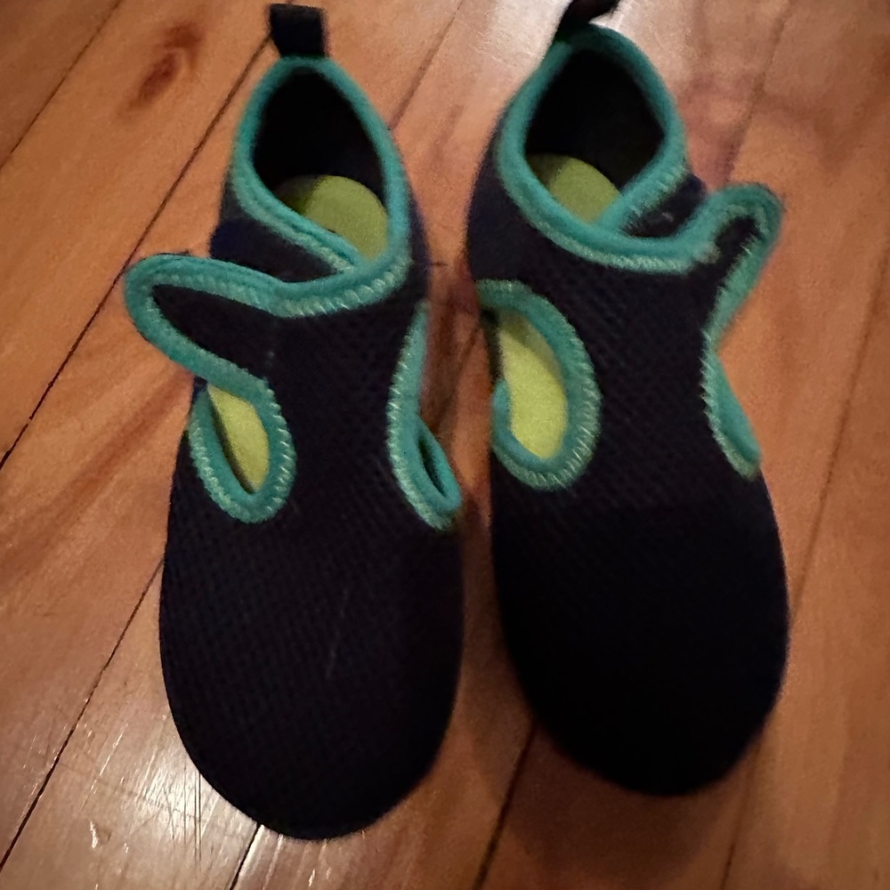 Old Navy water shoes